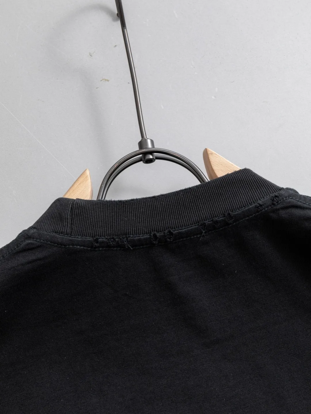 P100✨🔥 [BALENCIAGA] 2026FW short-sleeved T-shirt Premium 26s double yarn 300g fabric embroidery fraying process Color: Black White Red Size: S M L XL 2XL